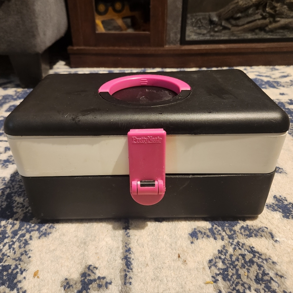 Vintage Pretty Neat carrying case